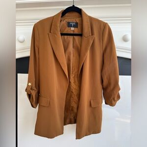 Tahari  Women's Tan Camel small Blazer gold buttons 3/4 sleeves